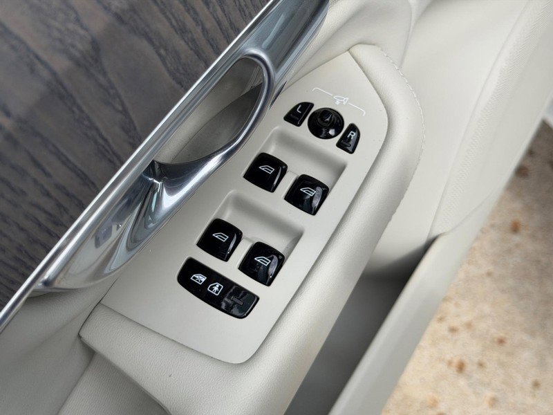 Used 2023 Volvo XC90 B6 Ultimate w/ Protection Package Premier image 17