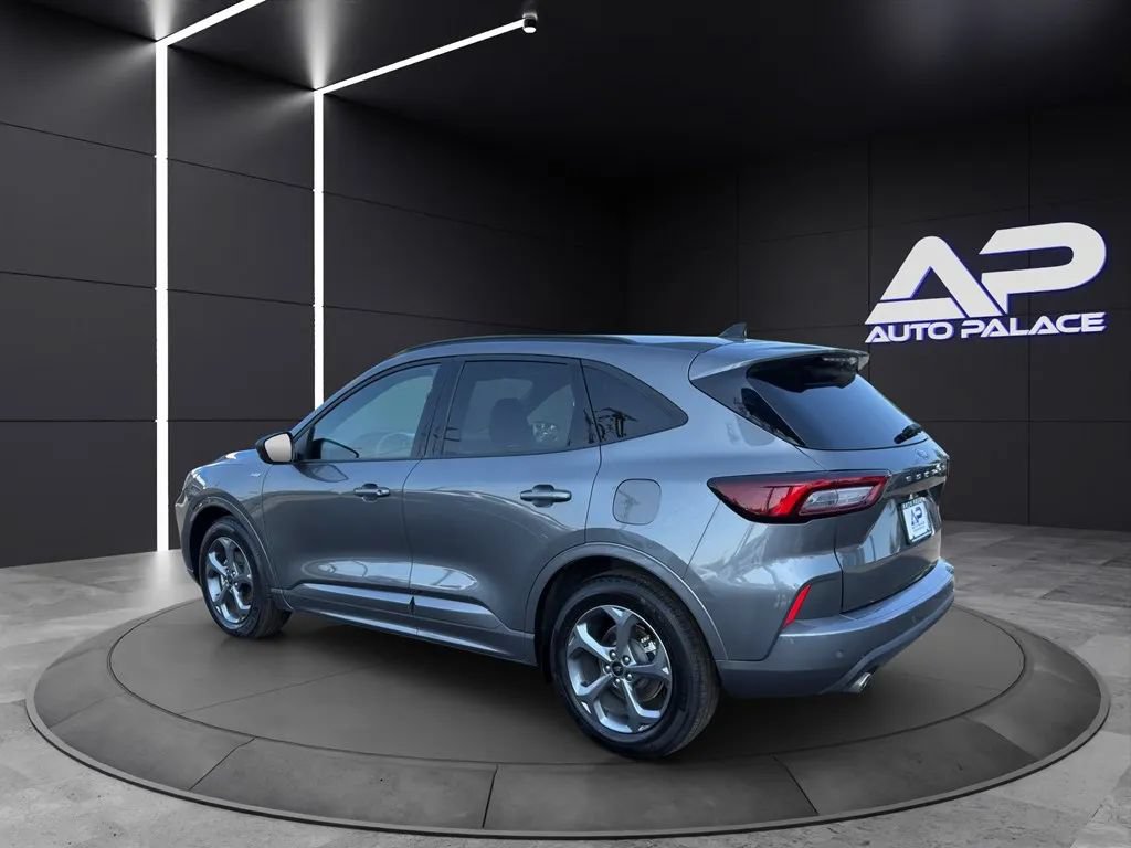 Used 2024 Ford Escape ST-Line w/ Tech Pack #1 FWD image 4