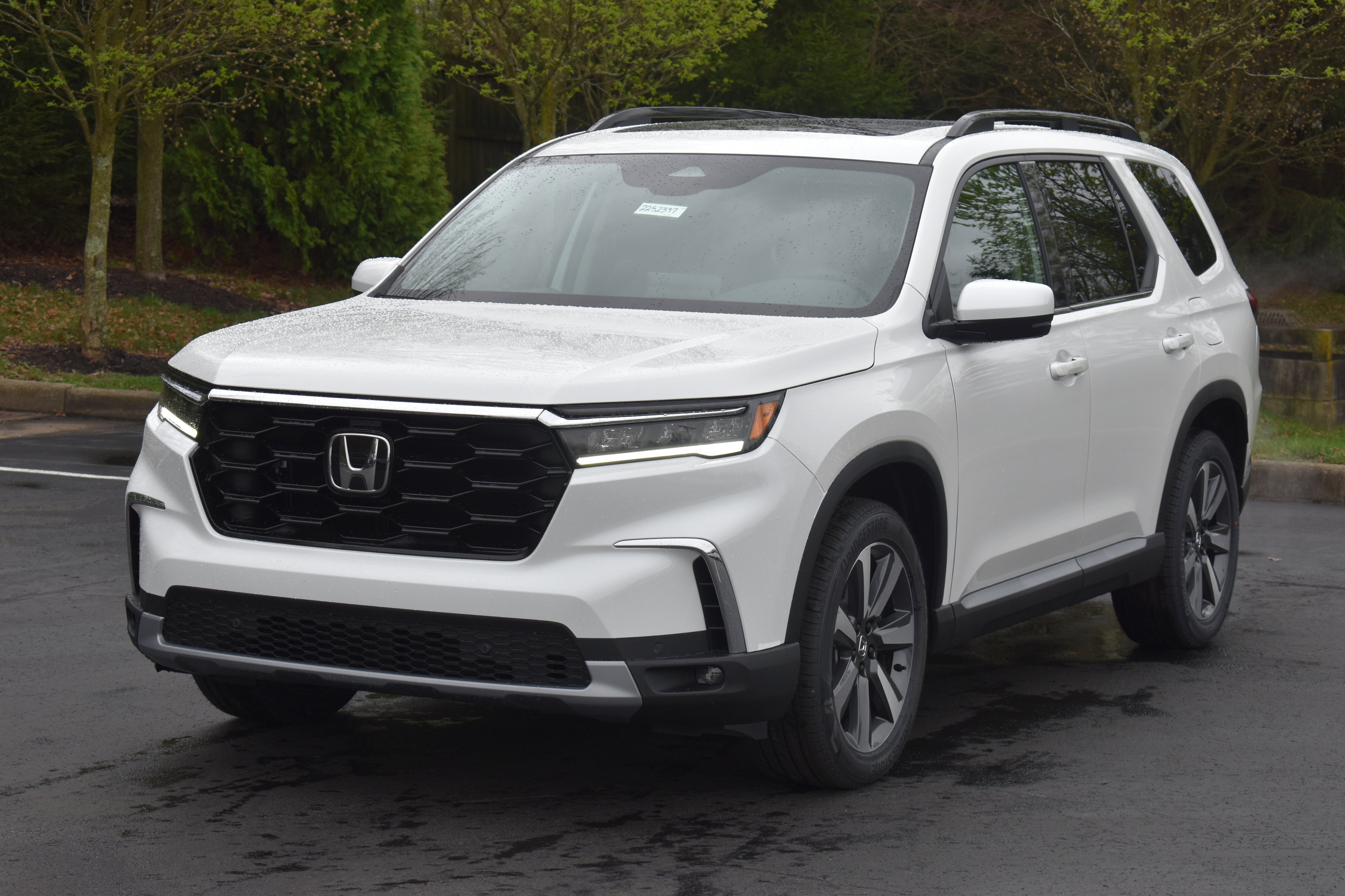 New 2025 Honda Pilot Touring image 3