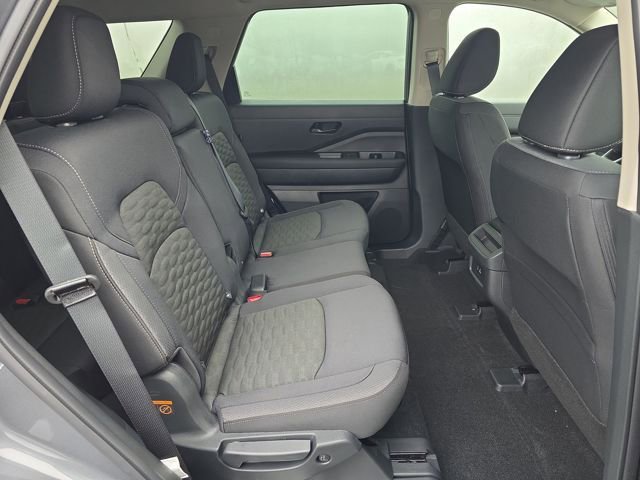 New 2025 Nissan Pathfinder S image 10