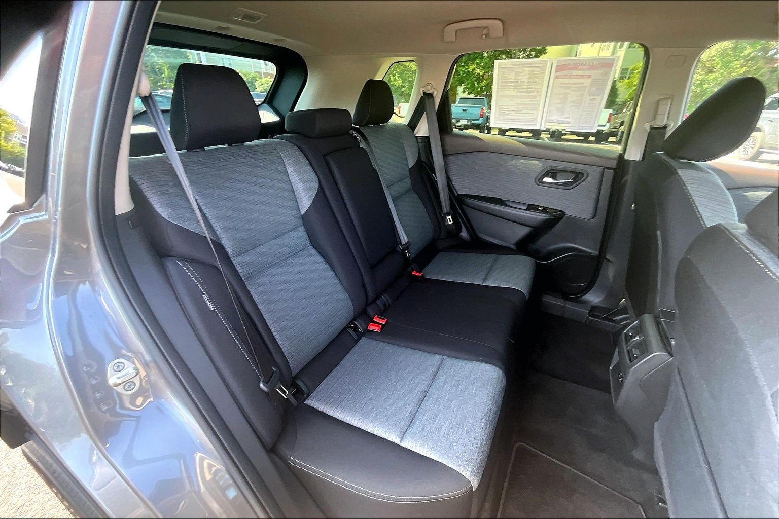Used 2023 Nissan Rogue SV AWD/4WD image 25