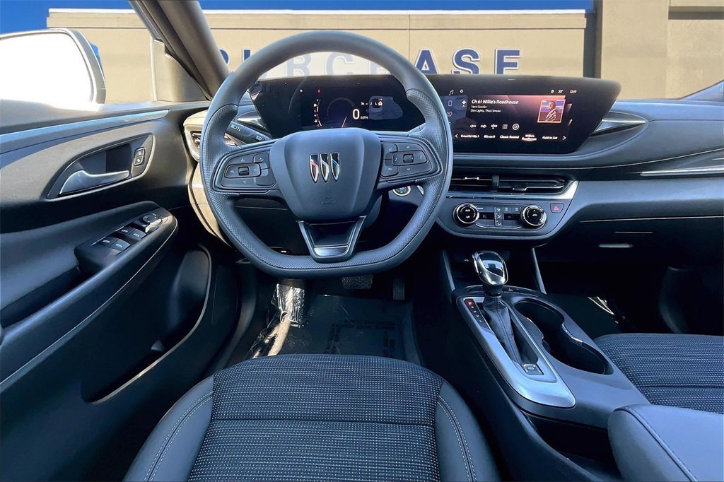 Used 2025 Buick Envista Preferred image 8