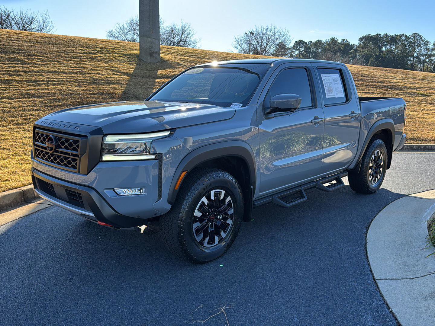 Used 2024 Nissan Frontier PRO-4X w/ Pro Convenience Package image 2