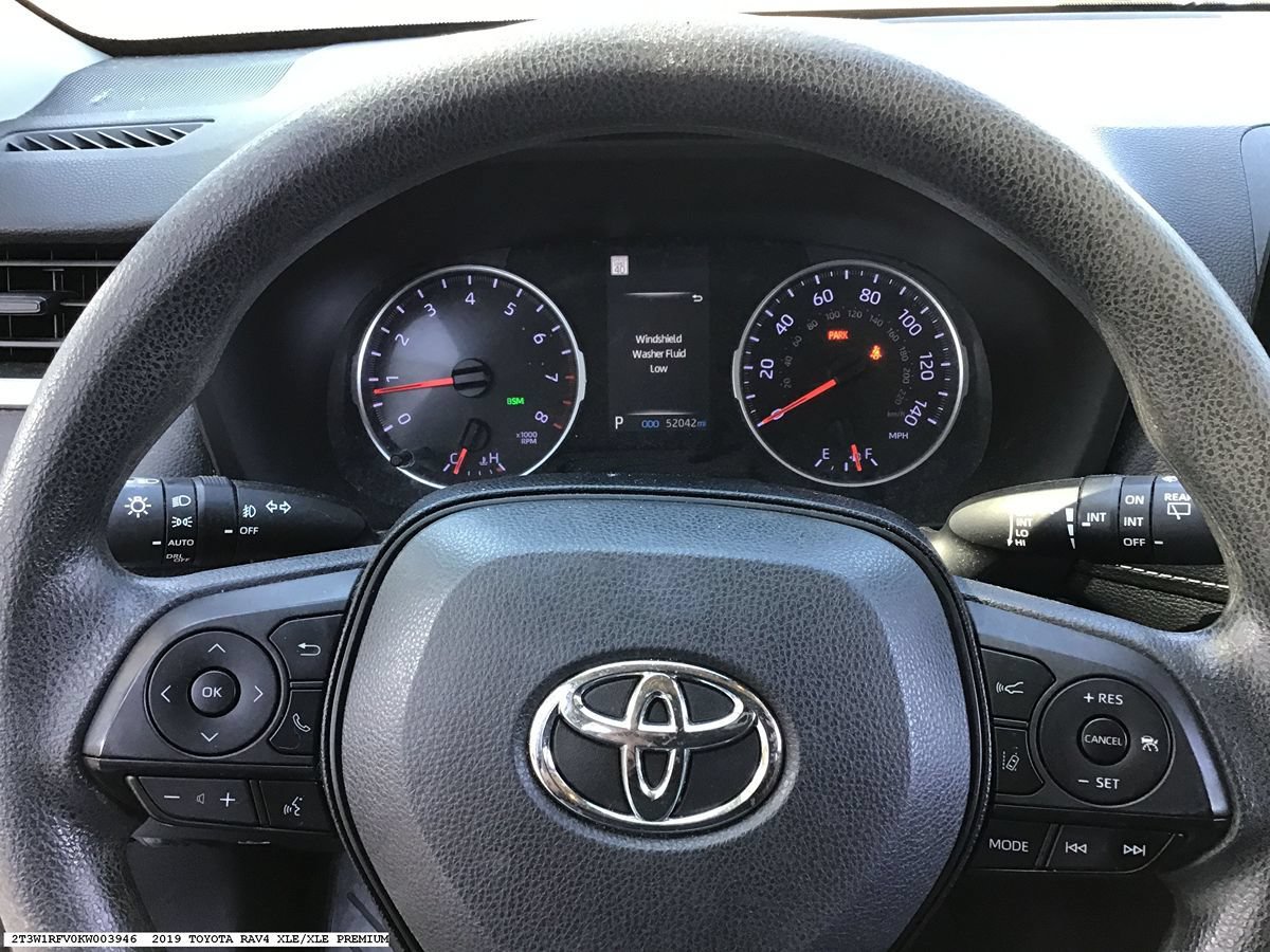Used 2019 Toyota RAV4 XLE FWD image 12