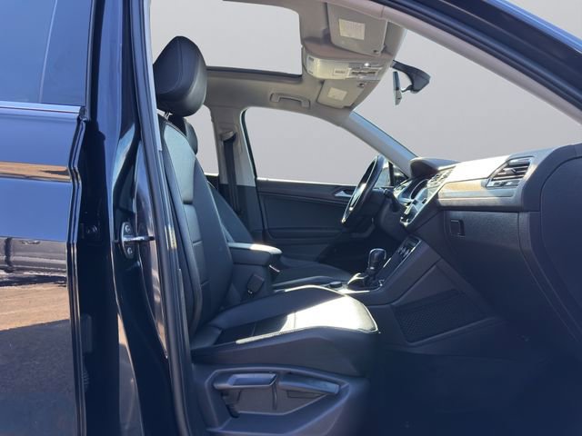 Used 2019 Volkswagen Tiguan SE w/ Panoramic Sunroof Package image 18
