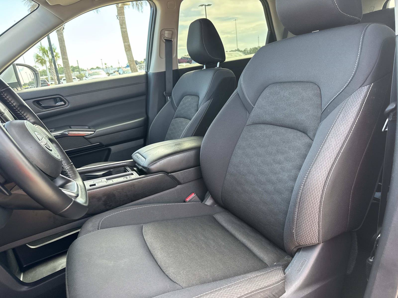 Used 2024 Nissan Pathfinder SV FWD image 16