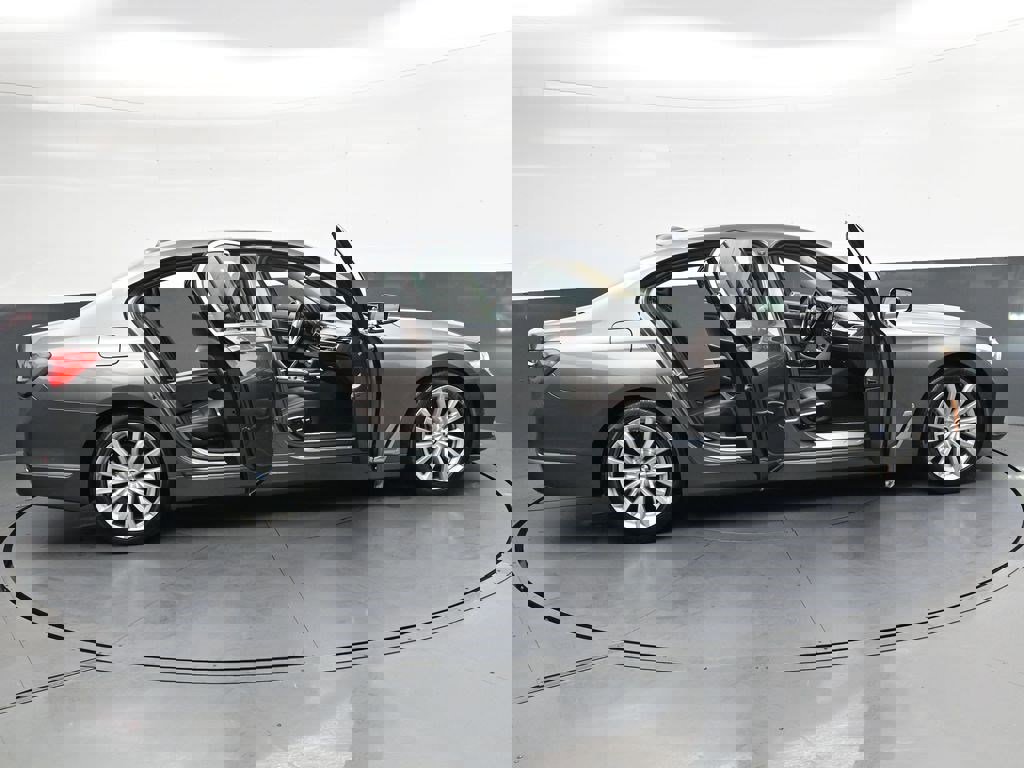 Used 2016 BMW 740i RWD image 38