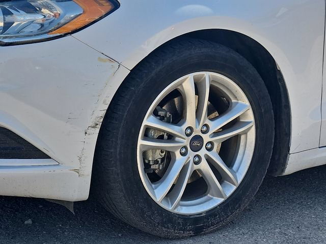 Used 2018 Ford Fusion SE FWD image 4