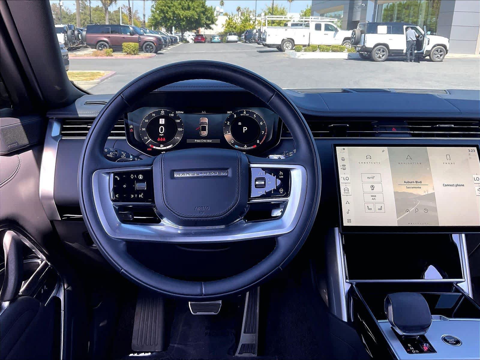 Used 2025 Land Rover Range Rover SE AWD/4WD image 8