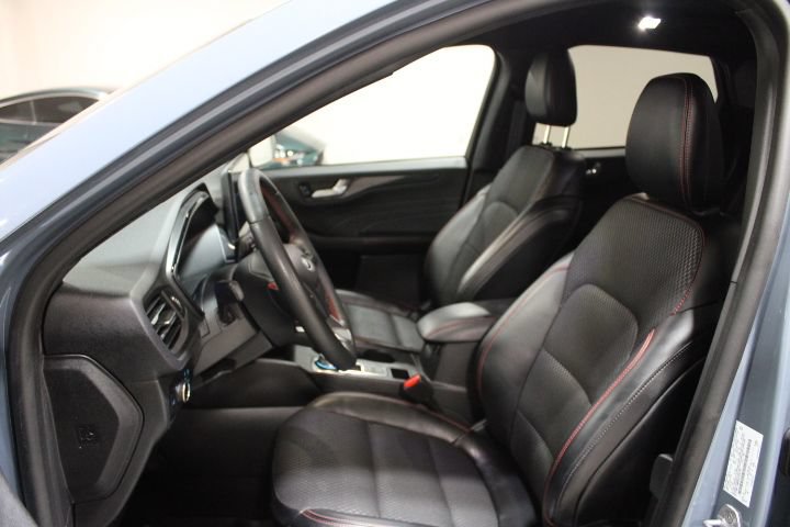 Used 2024 Ford Escape ST-Line w/ Tech Pack #1 AWD/4WD image 18