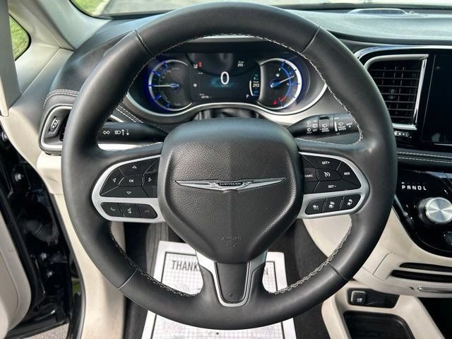 Used 2024 Chrysler Pacifica Limited FWD image 16