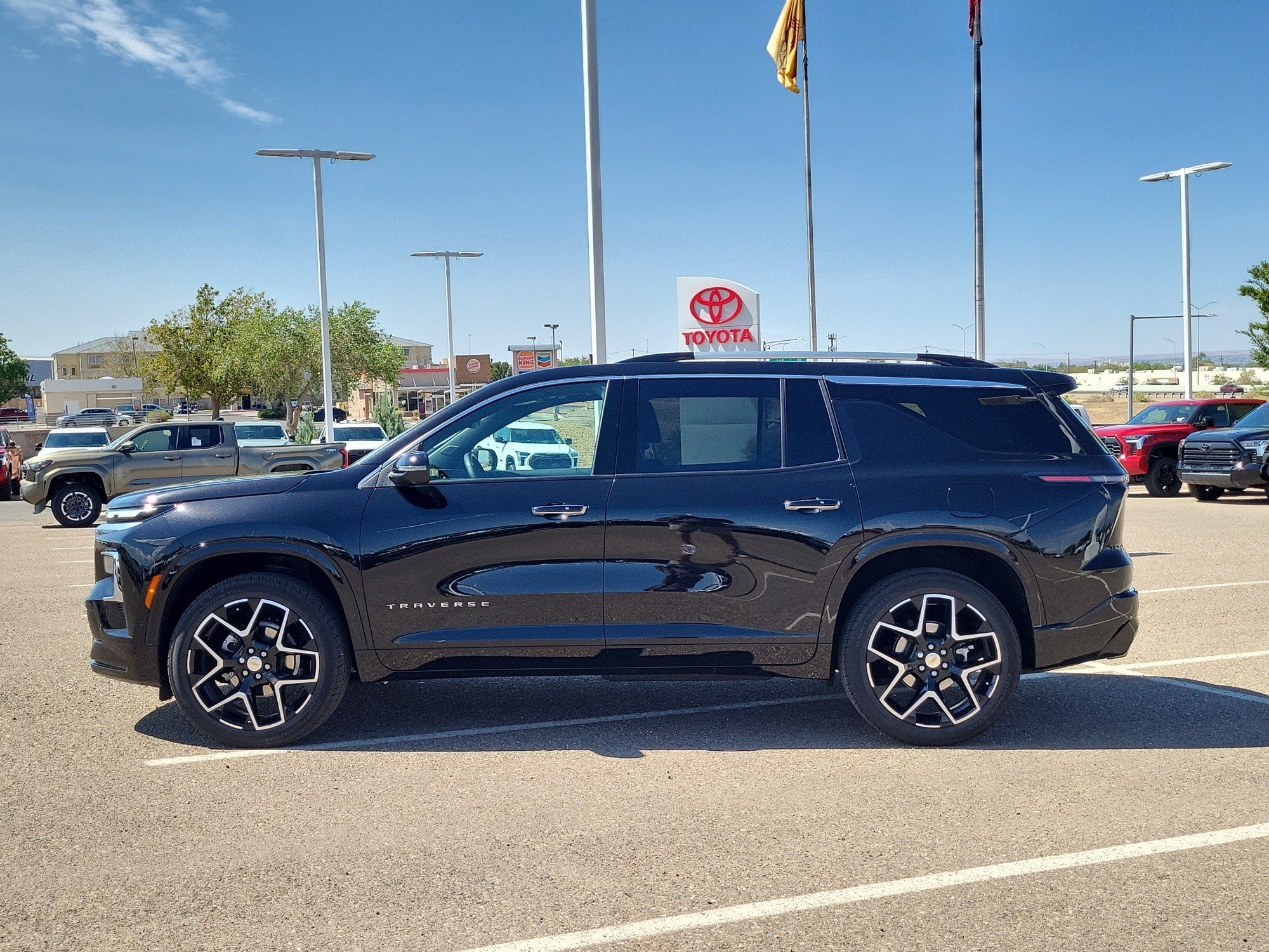 Used 2025 Chevrolet Traverse High Country AWD/4WD image 31