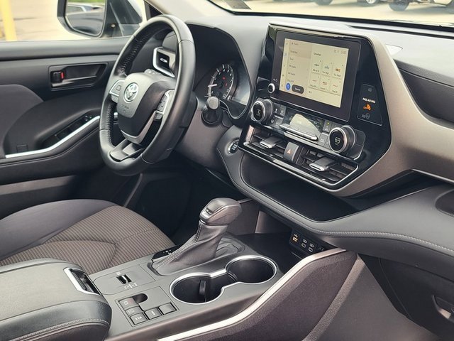 Used 2023 Toyota Highlander LE image 9