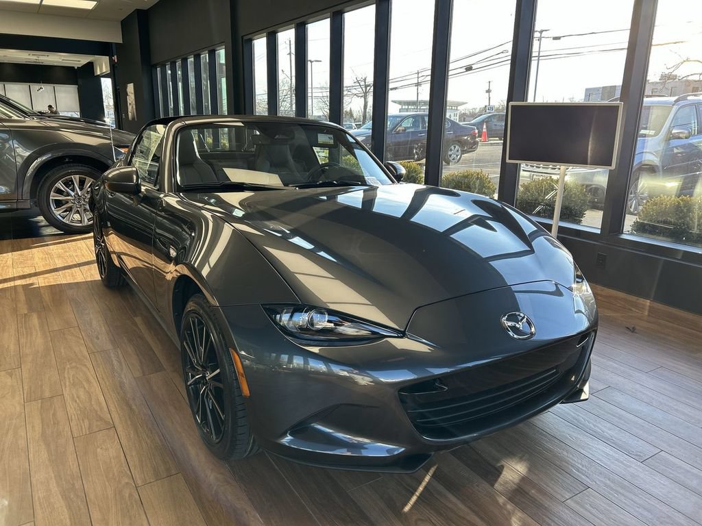 Used 2025 MAZDA MX-5 Miata RF Grand Touring RWD image 2