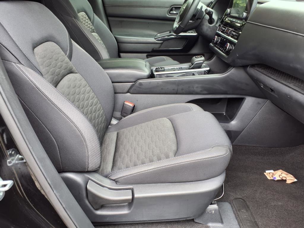 Used 2024 Nissan Pathfinder SV image 7