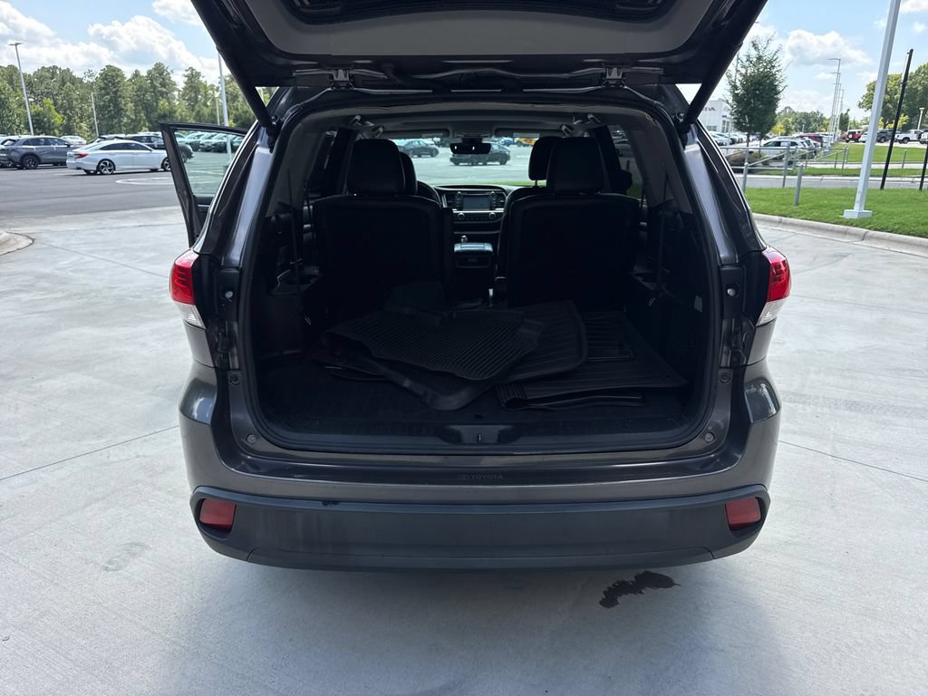 Used 2017 Toyota Highlander SE AWD/4WD image 32