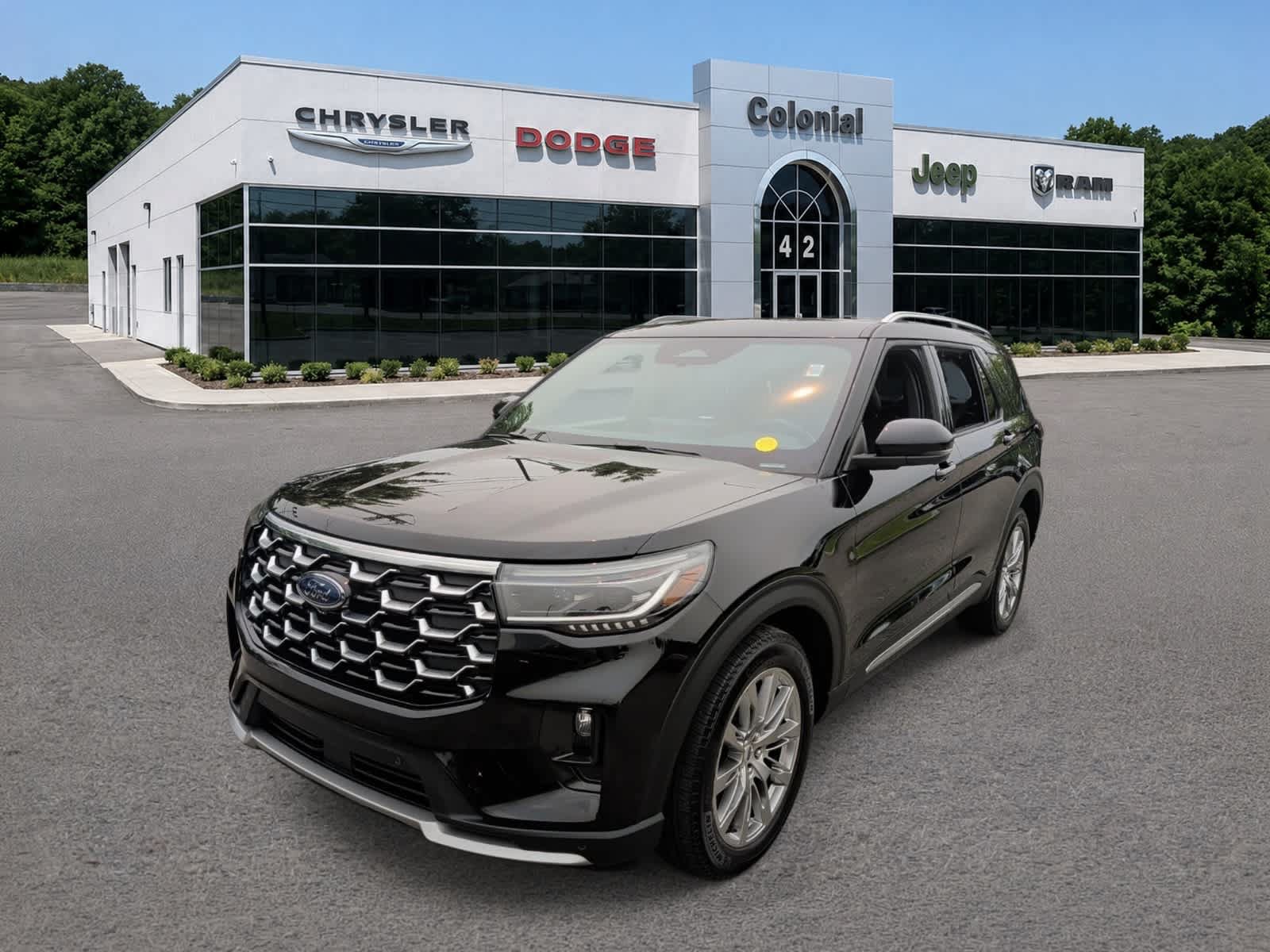 Used 2025 Ford Explorer Platinum AWD/4WD image 2