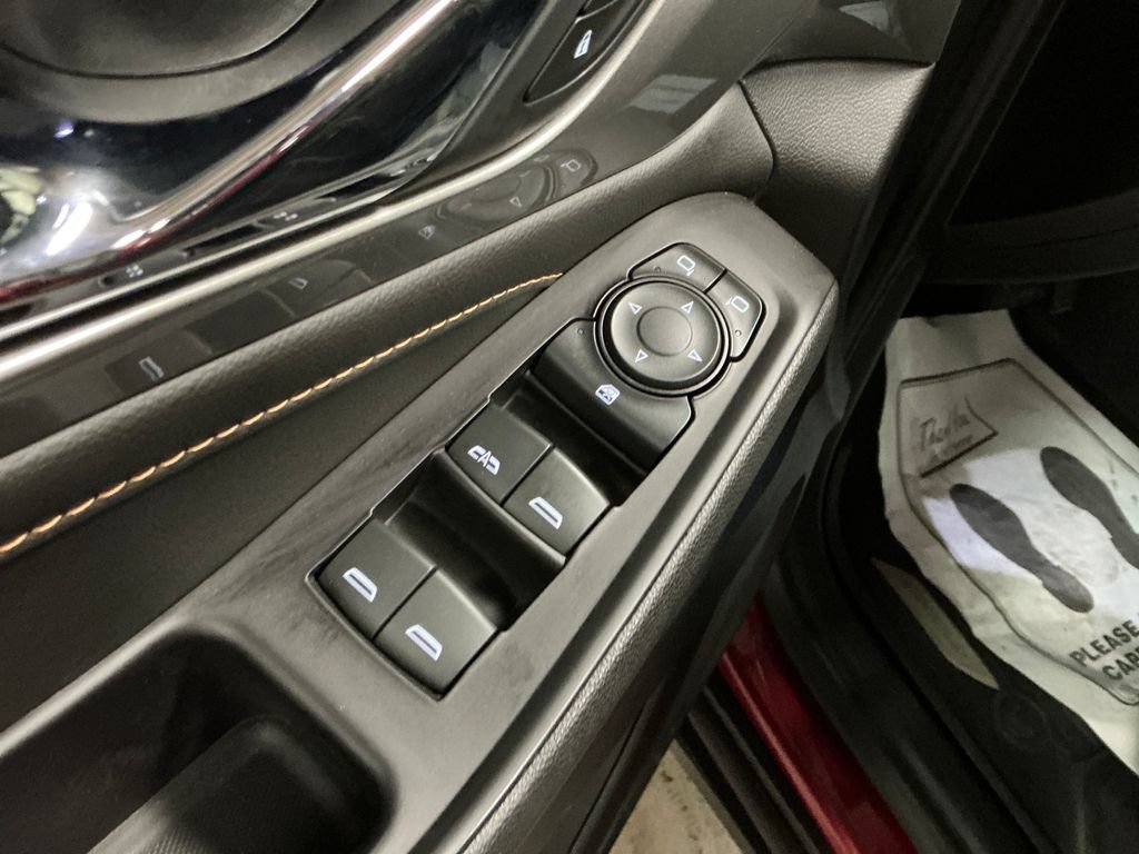 Used 2019 Chevrolet Traverse LT FWD image 16