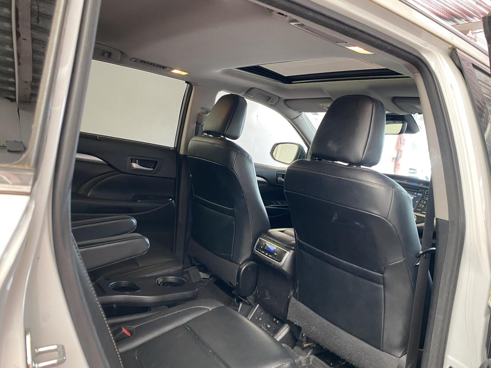 Used 2017 Toyota Highlander XLE AWD/4WD image 11