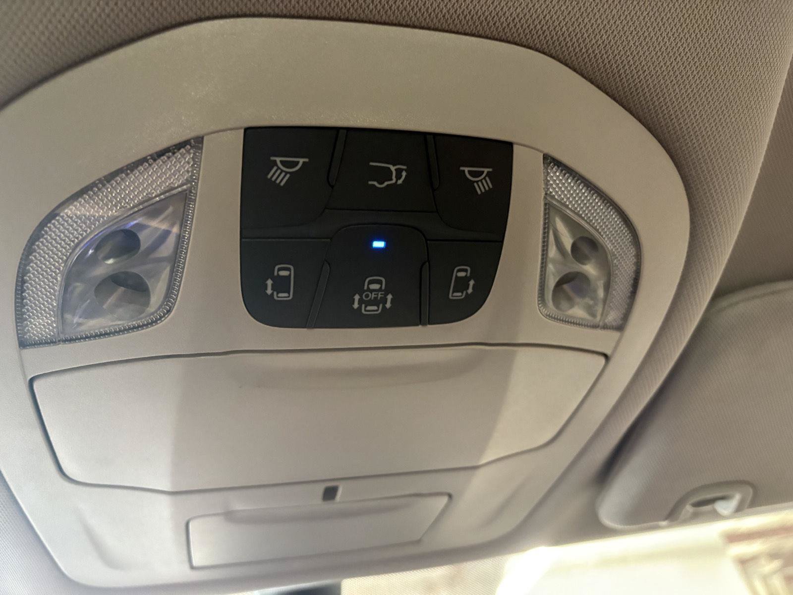 Used 2023 Chrysler Voyager LX FWD image 24