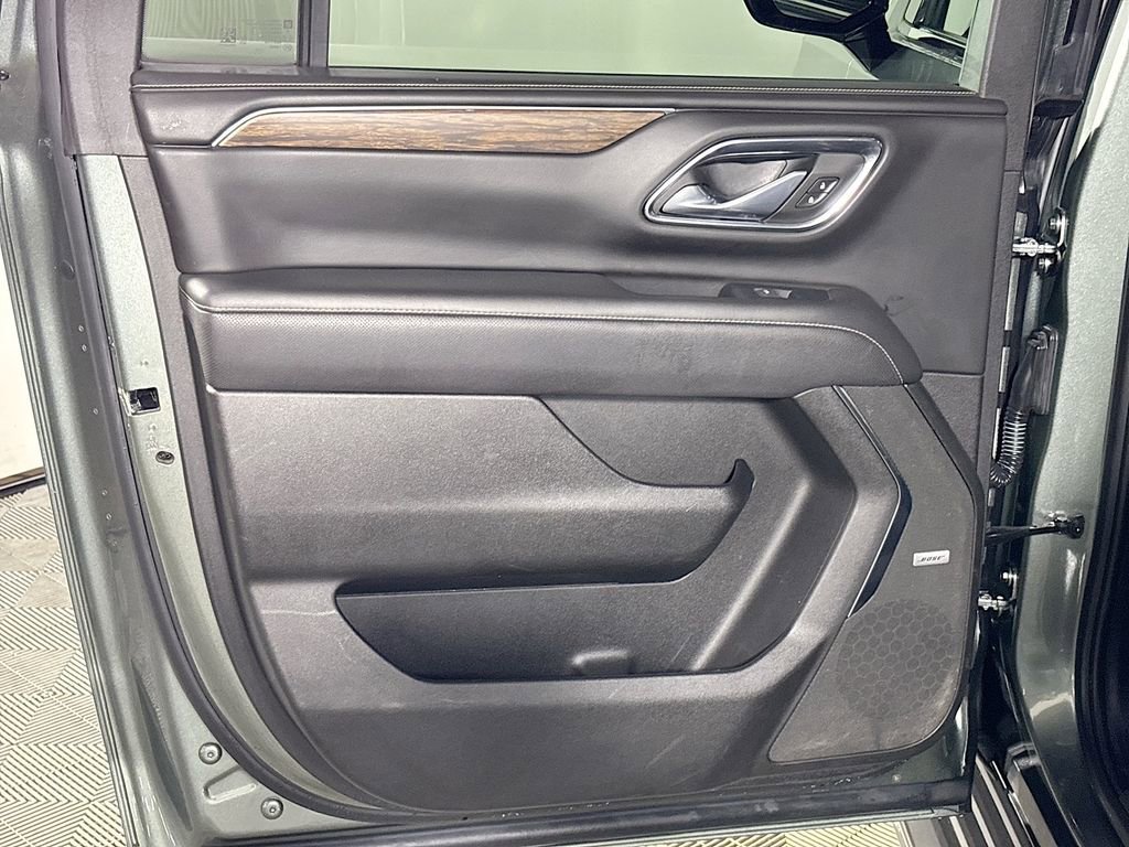 Used 2023 Chevrolet Suburban Premier image 18