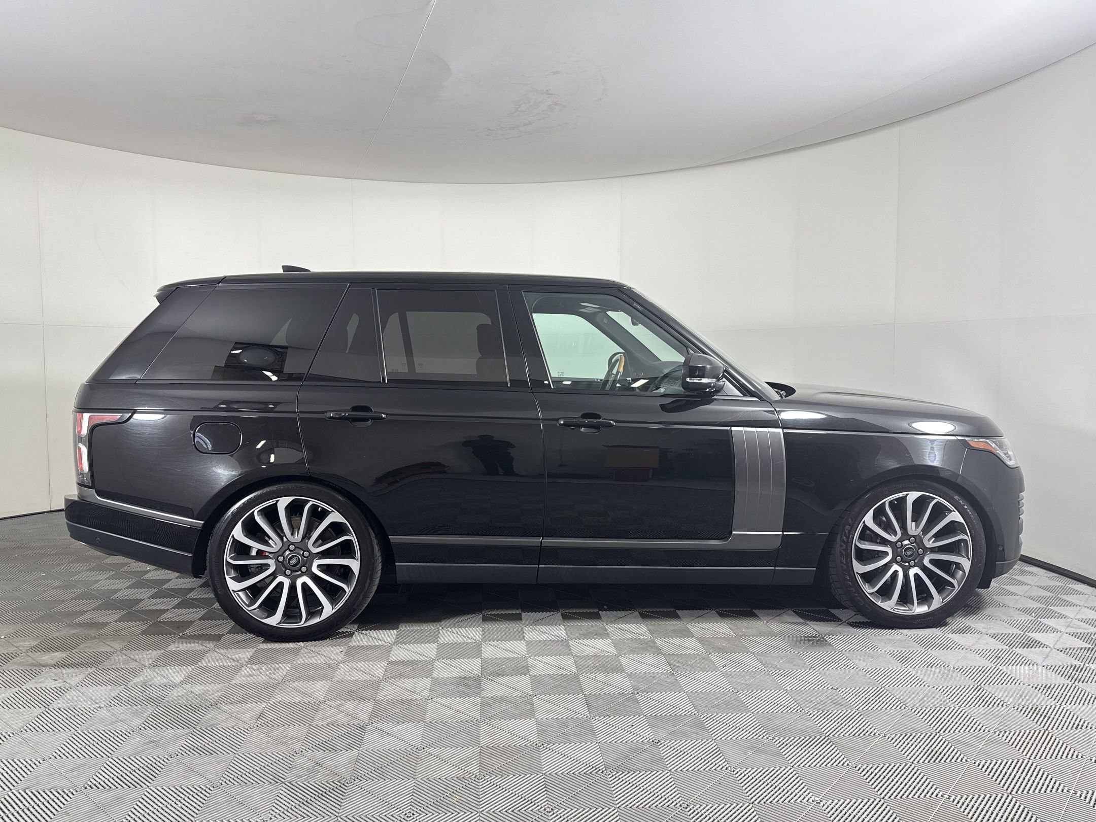 Used 2019 Land Rover Range Rover Supercharged AWD/4WD image 8