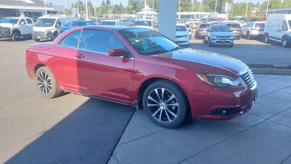 Used 2013 Chrysler 200 S FWD image 3