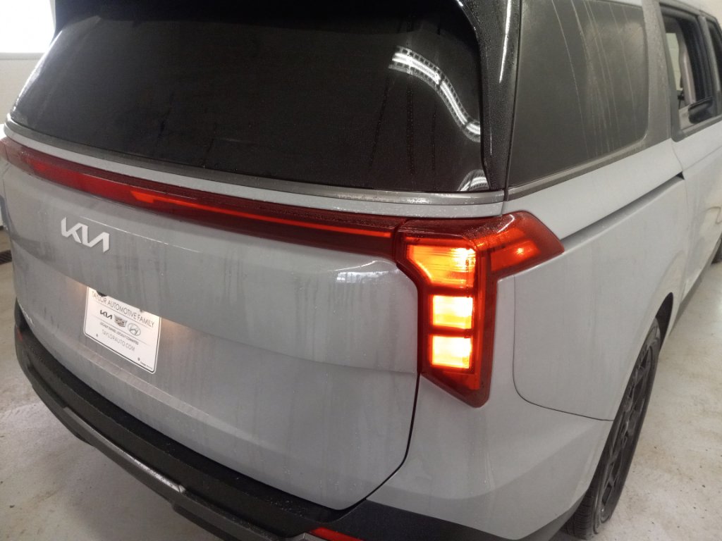 Used 2025 Kia Carnival SX image 11