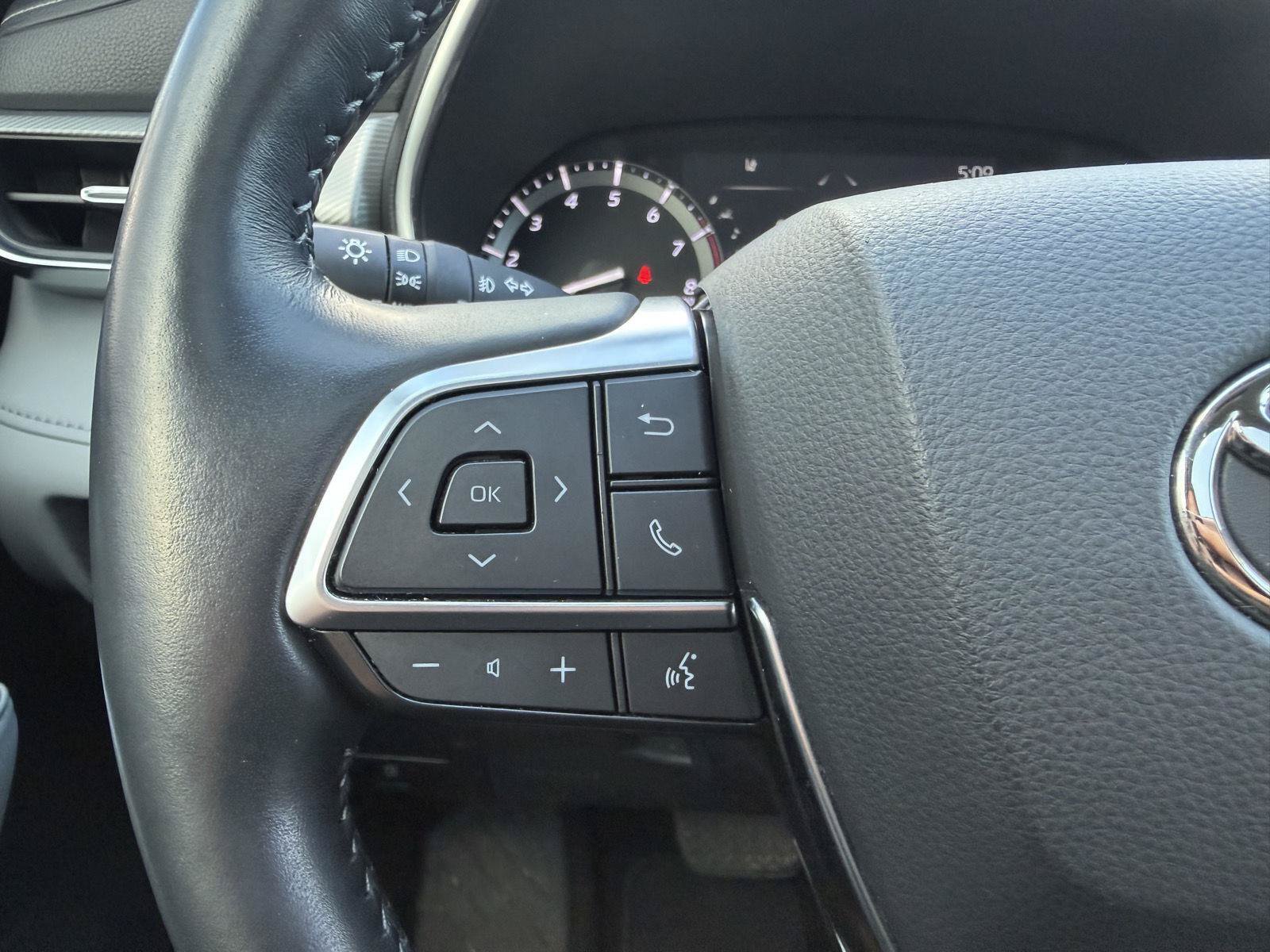 Used 2021 Toyota Highlander Platinum FWD image 38