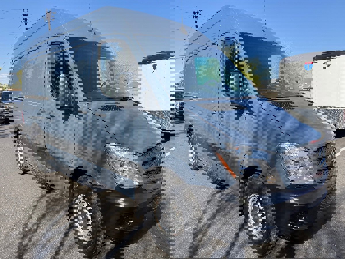 Used 2018 Mercedes-Benz Sprinter 2500 image 3
