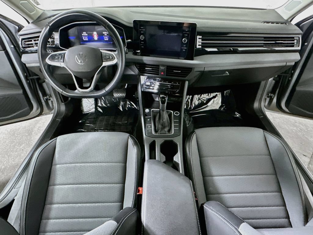 Used 2025 Volkswagen Jetta SE FWD image 18