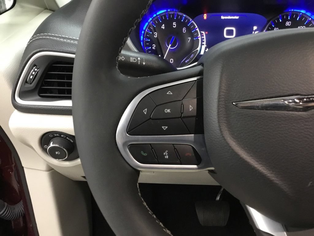 Used 2023 Chrysler Pacifica Touring-L AWD/4WD image 24