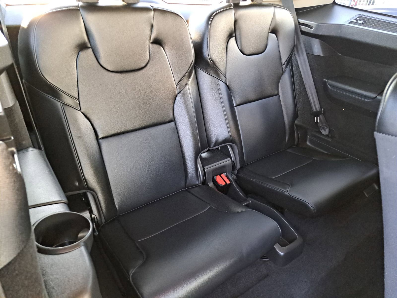 Used 2022 Volvo XC90 T5 Momentum image 12