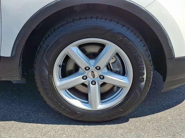 Used 2017 Ford Explorer XLT w/ Equipment Group 202A AWD/4WD image 9