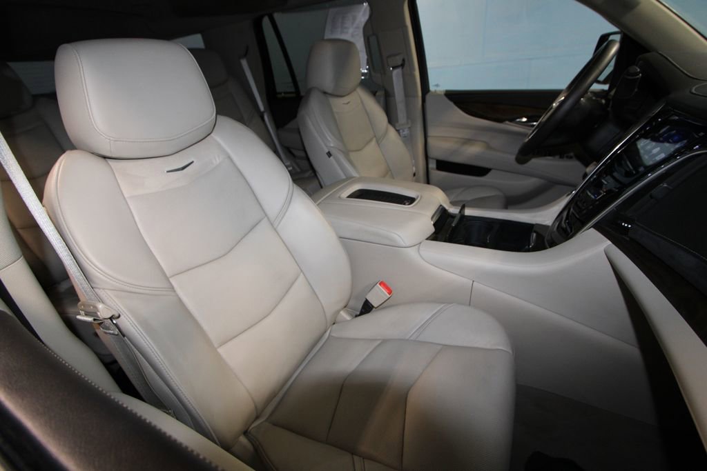 Used 2020 Cadillac Escalade Luxury image 25