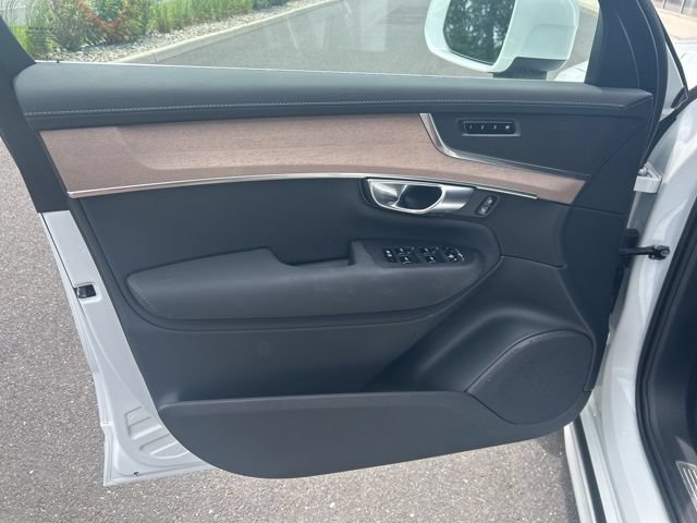 Certified 2025 Volvo XC90 B6 Plus AWD/4WD image 16