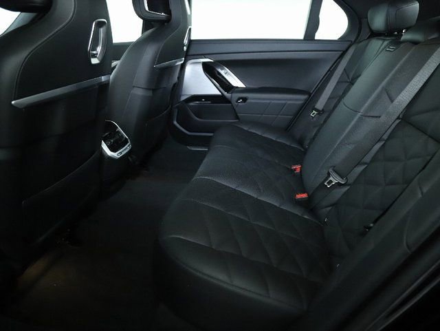 Used 2025 BMW 740i xDrive image 27