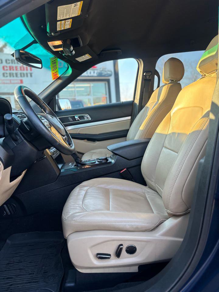 Used 2017 Ford Explorer XLT w/ Equipment Group 202A image 7