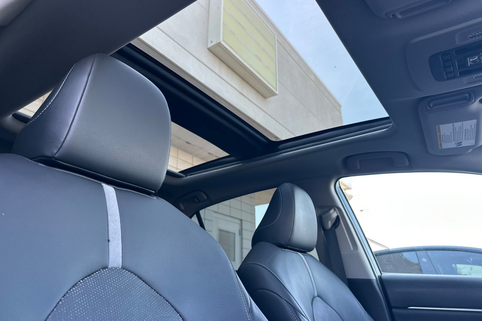 Used 2018 Toyota Camry XSE FWD image 16