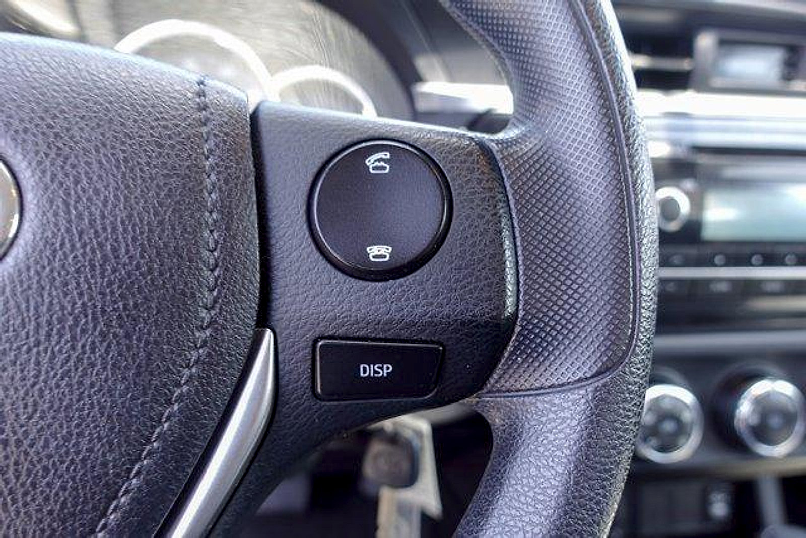 Used 2015 Toyota Corolla L FWD image 15