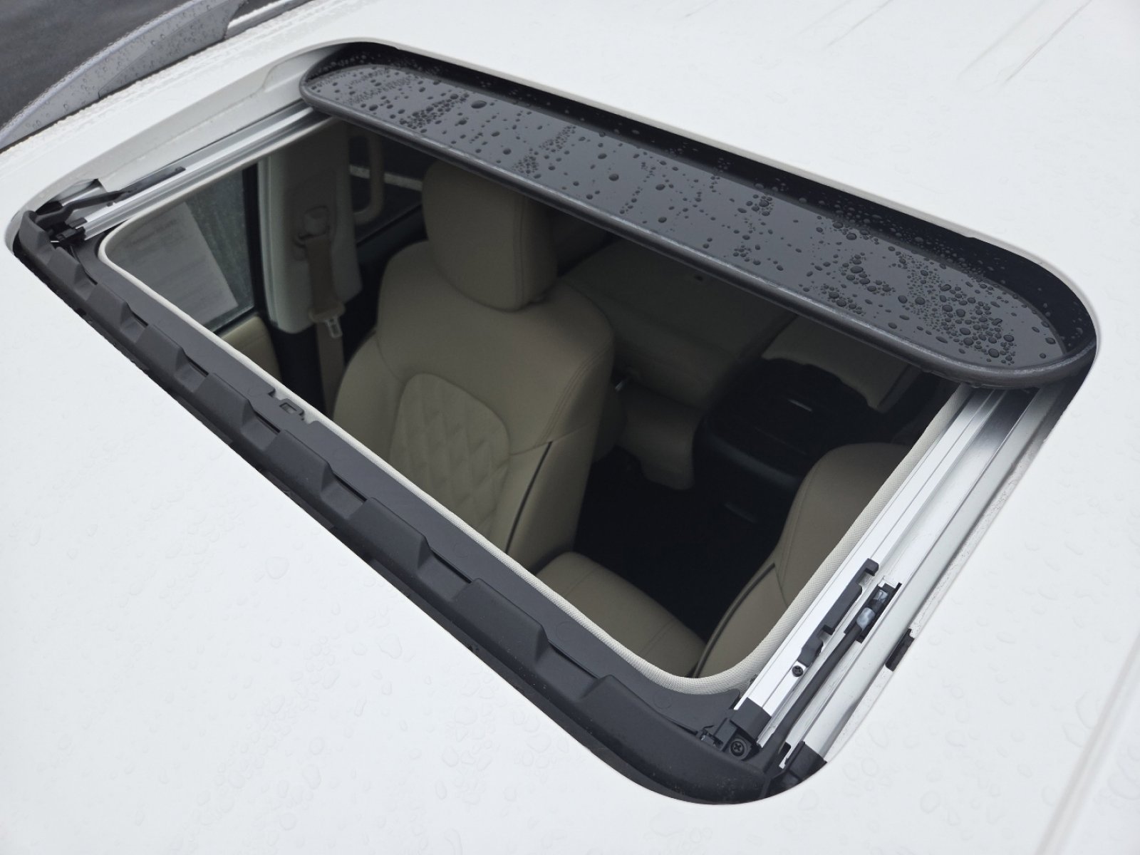 Used 2023 Nissan Armada Platinum image 3