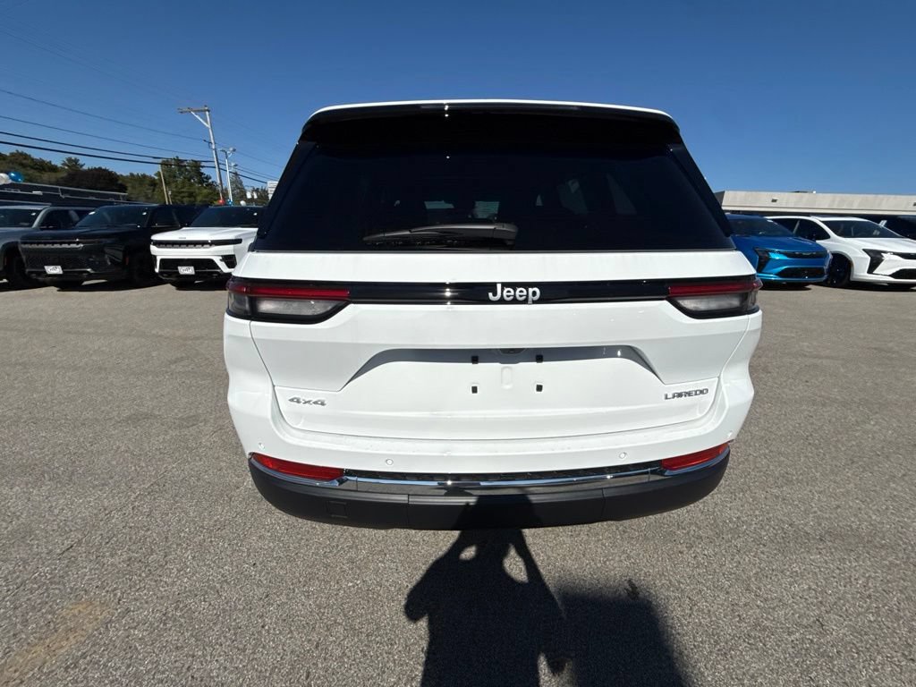 New 2027 Jeep Grand Cherokee Laredo X AWD/4WD image 4