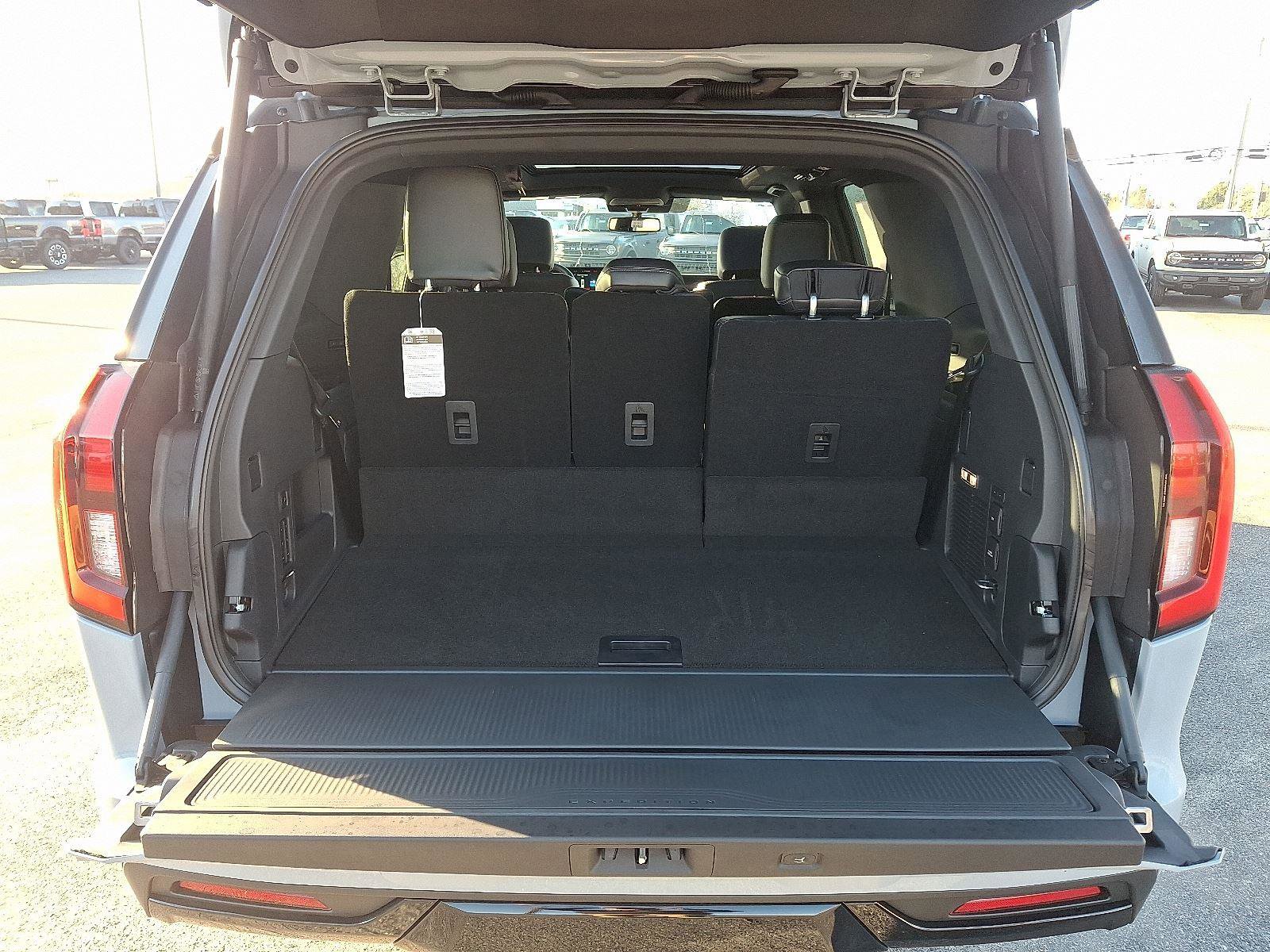 New 2025 Ford Expedition Platinum w/ Stealth Performance Package image 18