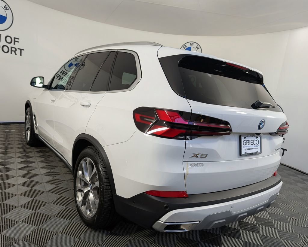 New 2026 BMW X5 xDrive50e w/ Premium Package AWD/4WD image 8