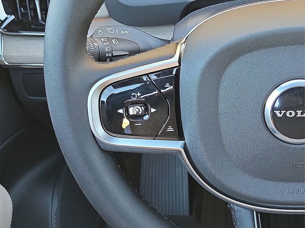 New 2026 Volvo XC90 B6 Plus w/ Protection Package Premier AWD/4WD image 19