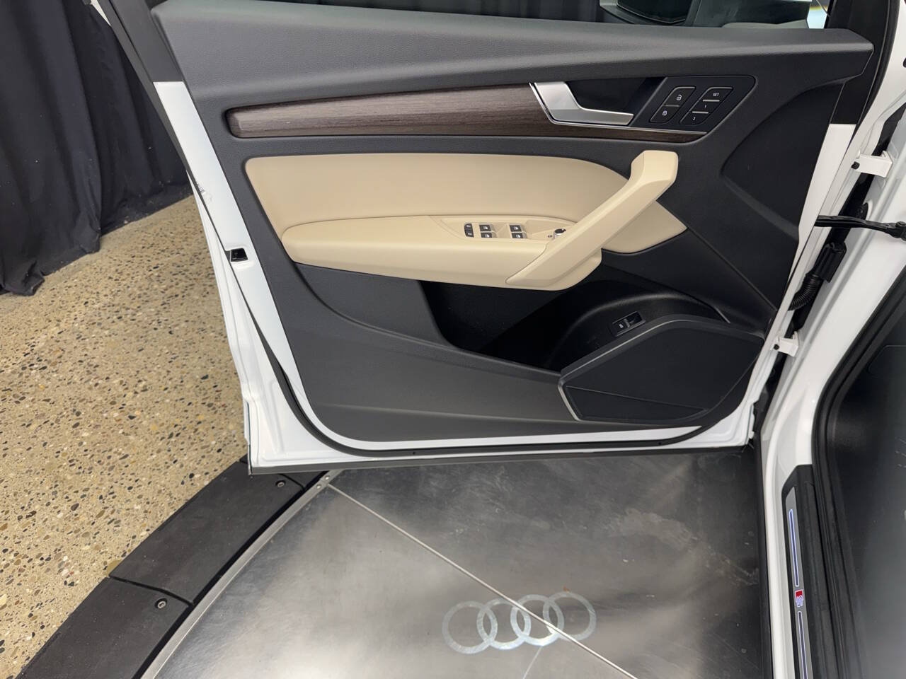 Used 2024 Audi Q5 2.0T Premium w/ Convenience Package AWD/4WD image 15