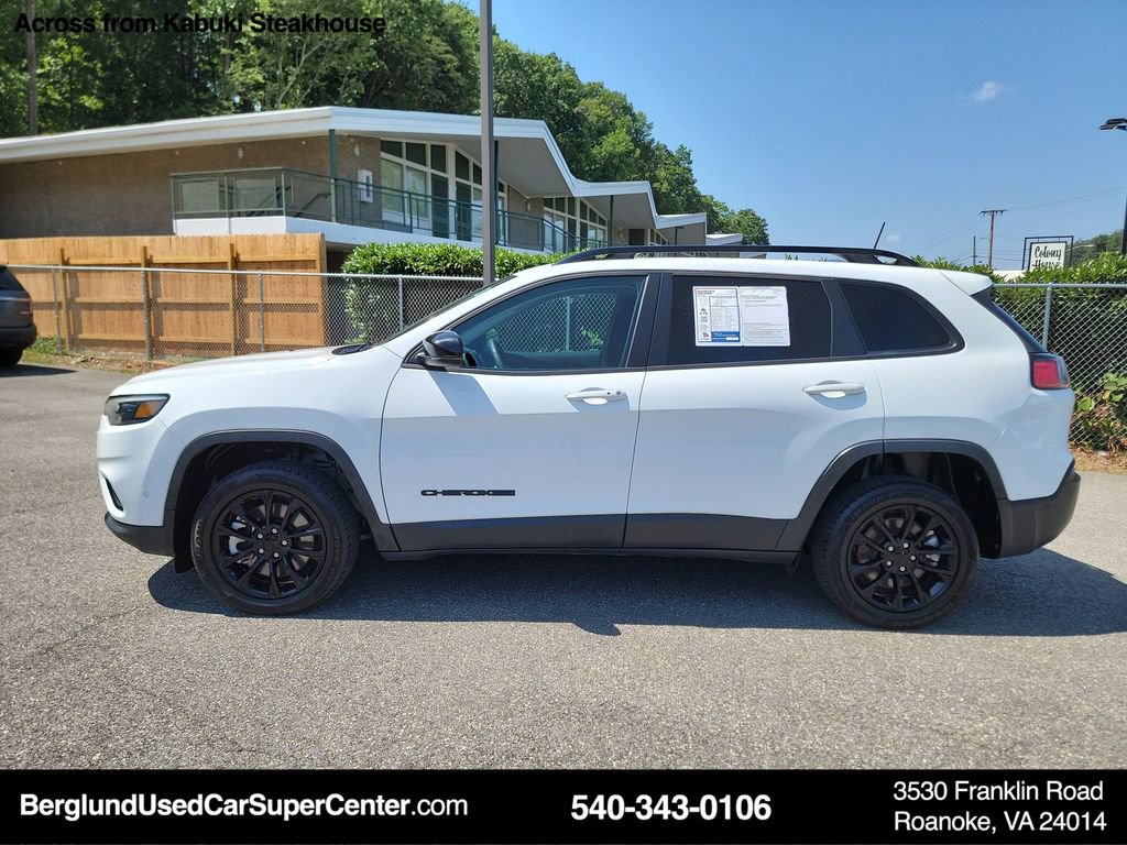 Used 2023 Jeep Cherokee Altitude Lux image 14