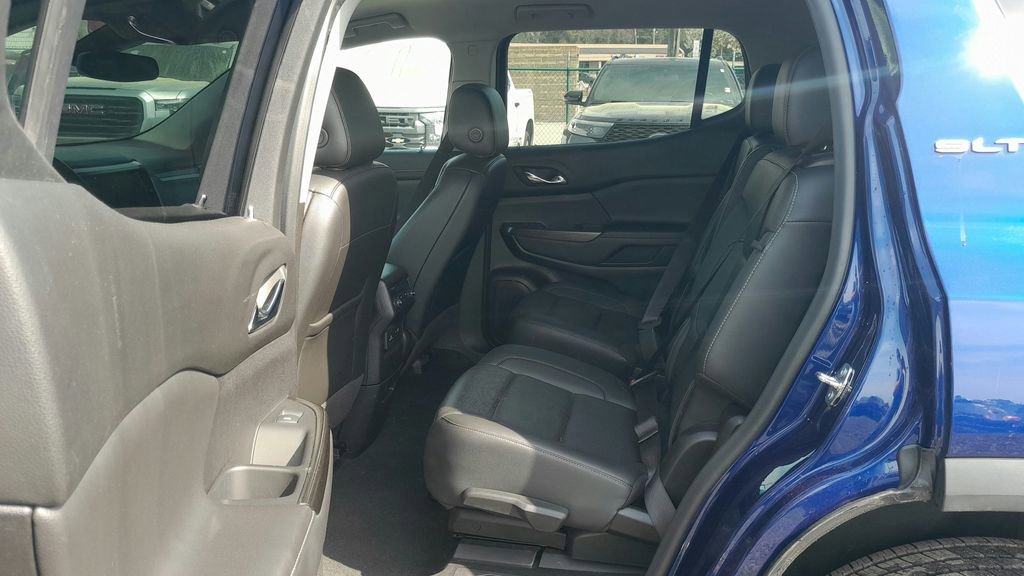 Used 2023 GMC Acadia SLT image 30