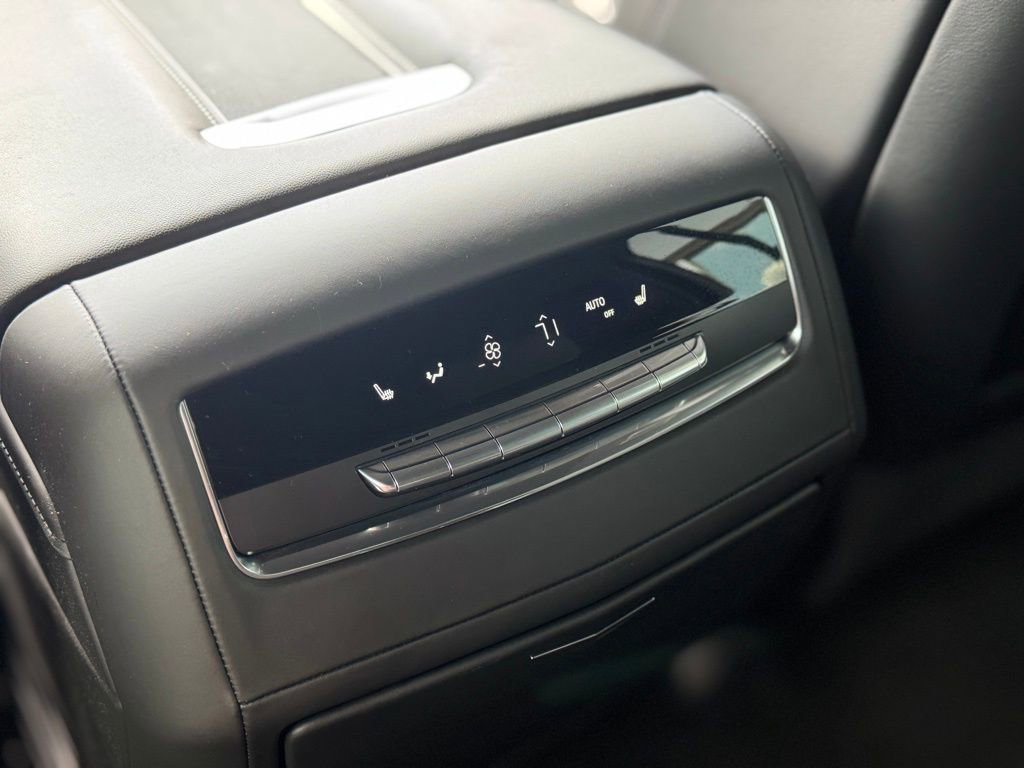 Used 2024 Cadillac Escalade ESV Sport Platinum w/ LPO, ONYX Package image 31