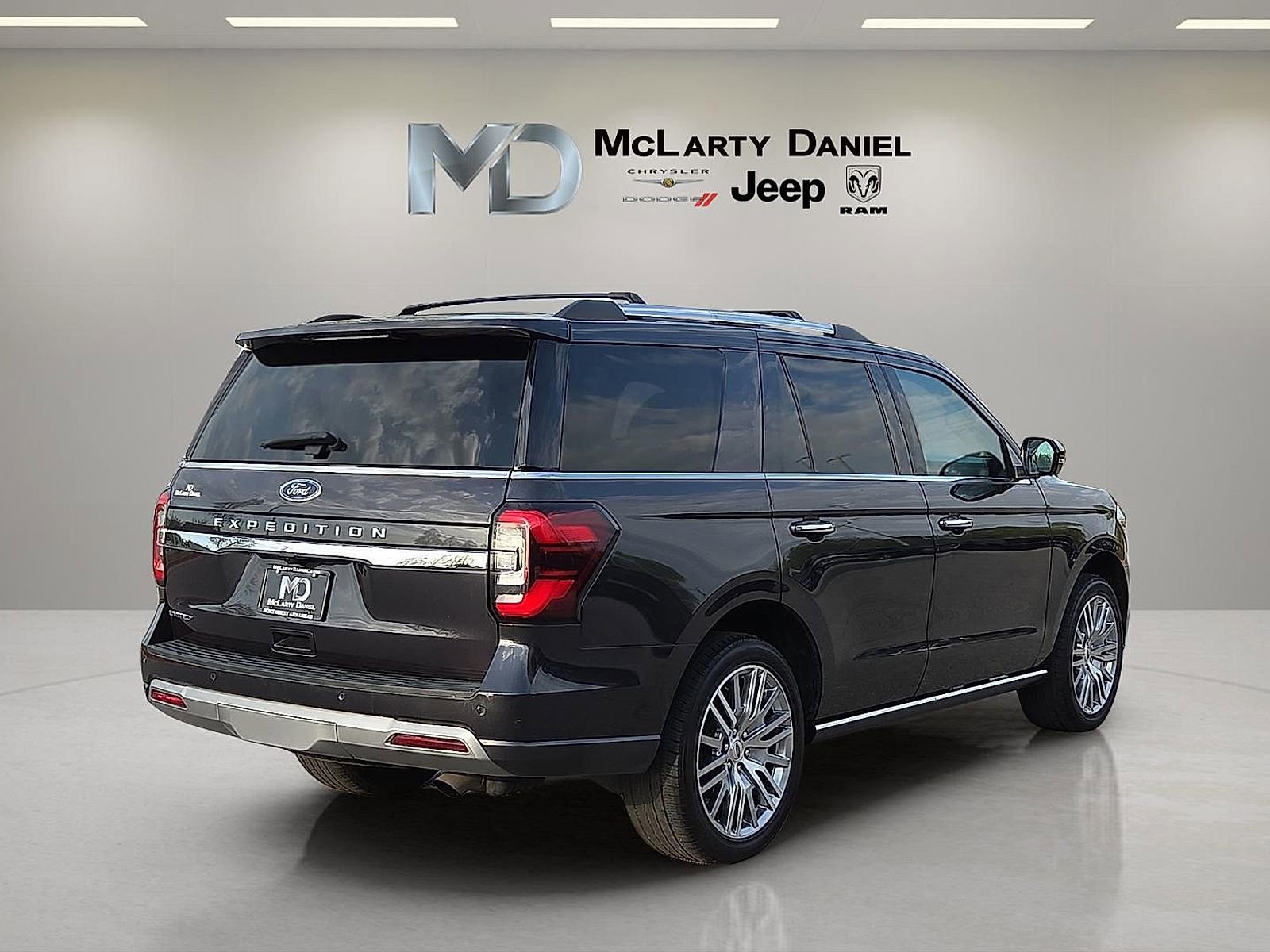 Used 2024 Ford Expedition Limited AWD/4WD image 5